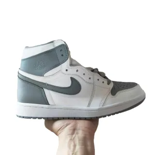 Air Jordan 白灰色高帮皮革篮球鞋