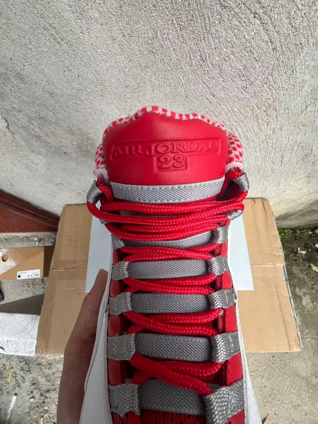 Zapatillas de baloncesto de caña alta Air Jordan con parte superior de cuero blanco y rojo 4