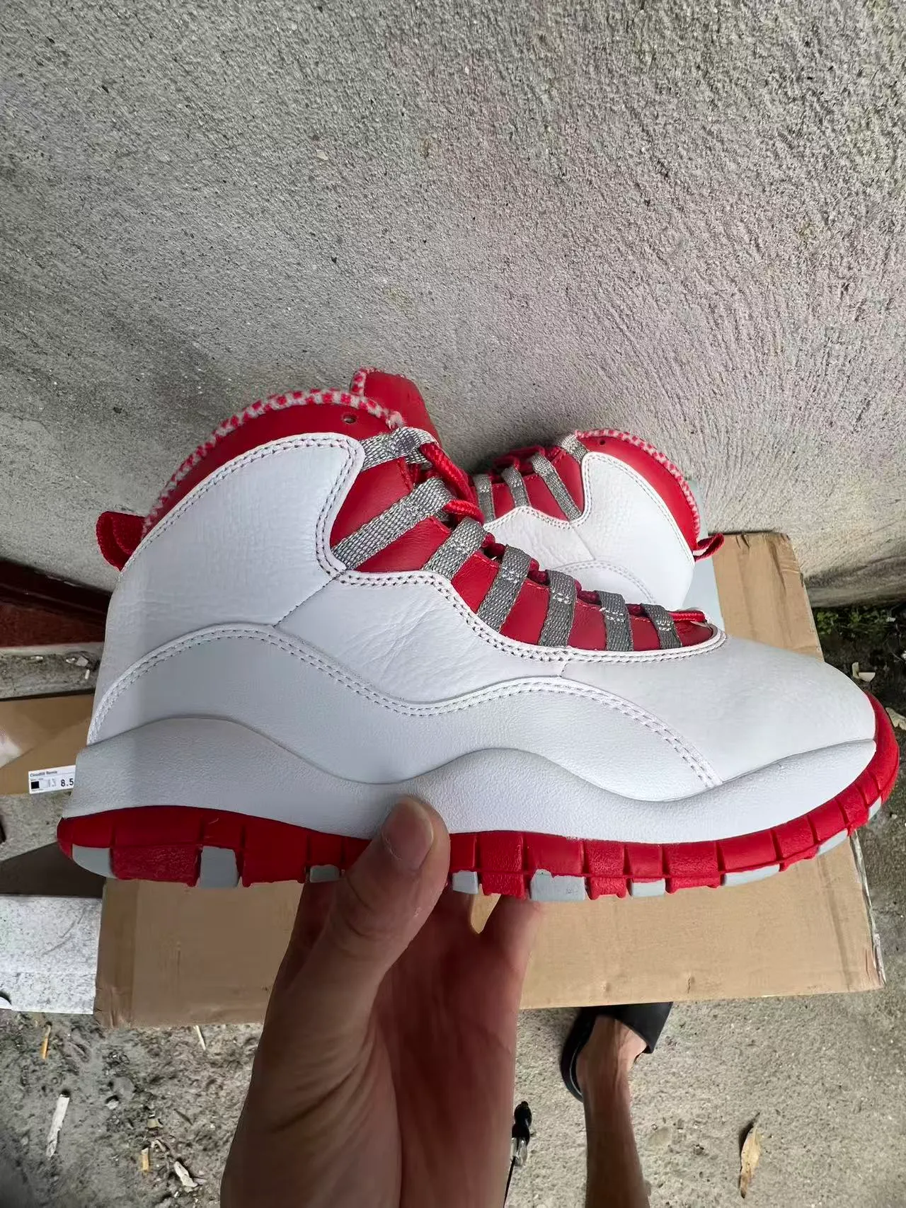 Zapatillas de baloncesto de caña alta Air Jordan con parte superior de cuero blanco y rojo 7
