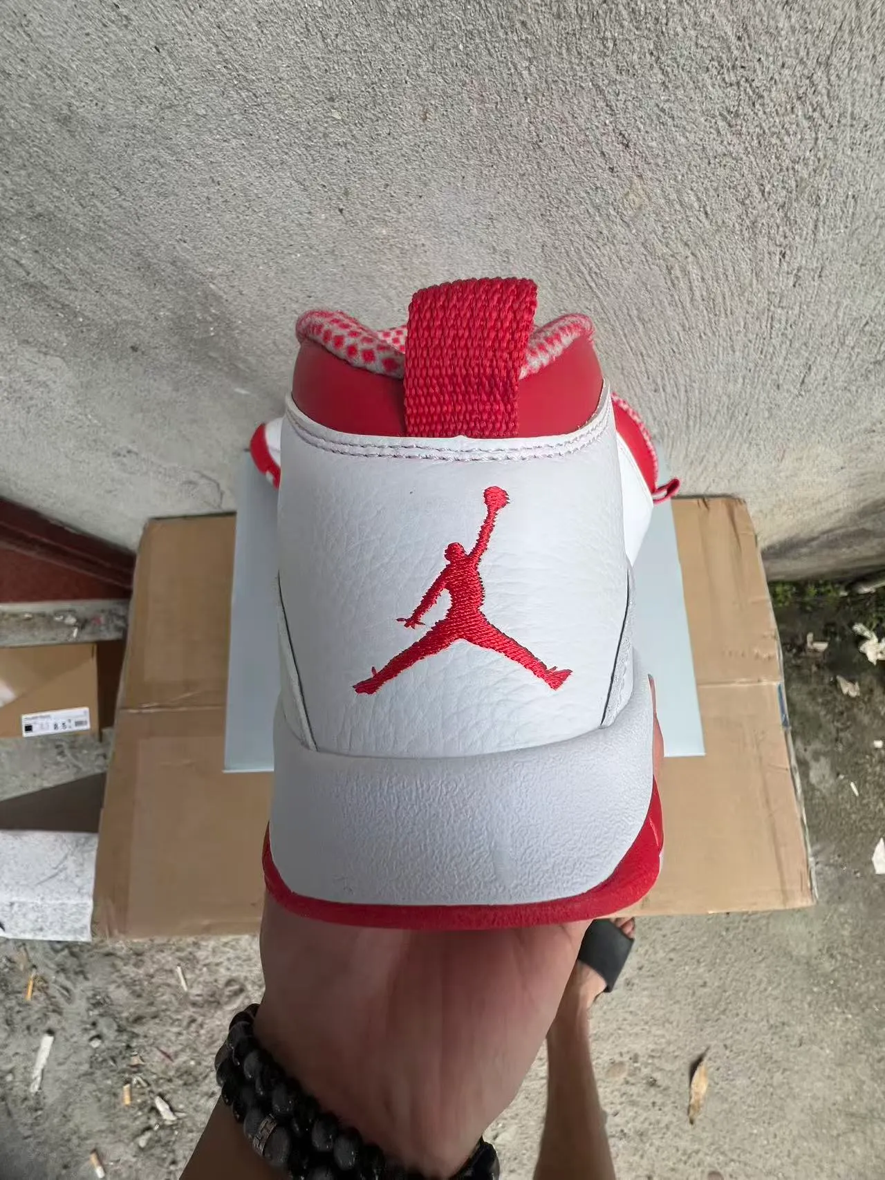Zapatillas de baloncesto de caña alta Air Jordan con parte superior de cuero blanco y rojo 8