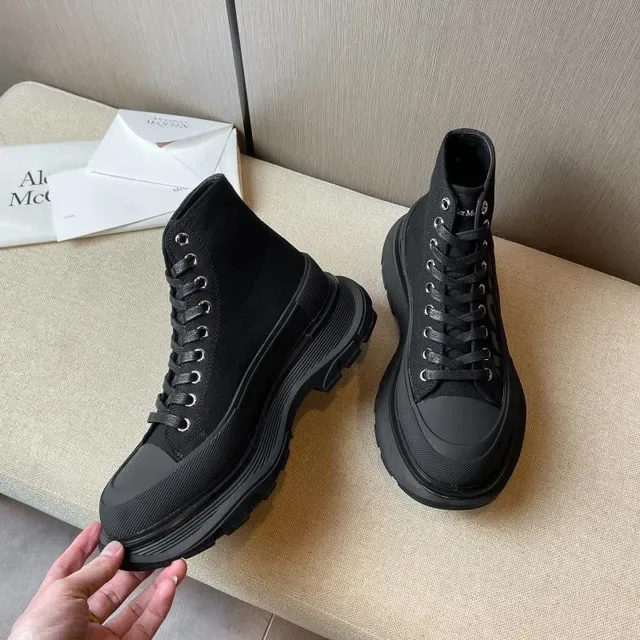 Alexander McQueen Botas Martin Preto de Cano Alto Plataforma 2