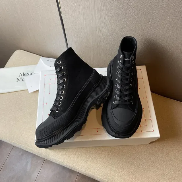 Alexander McQueen Botas Martin Preto de Cano Alto Plataforma 9