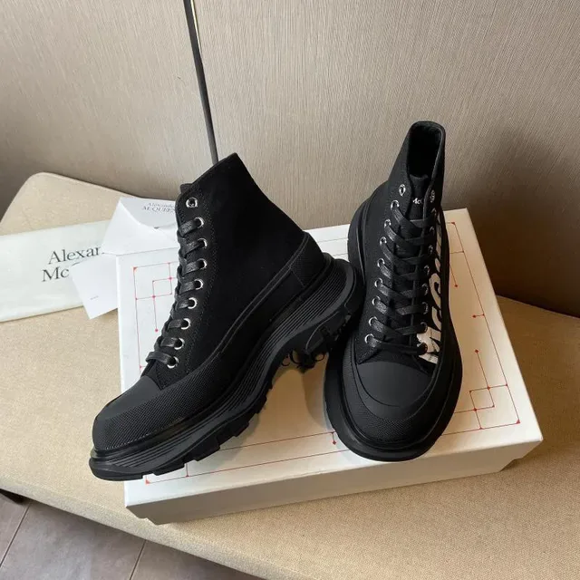 Alexander McQueen Bottes de Cheville Noir Blanc Upper Knit Logo Lateral Bold 4