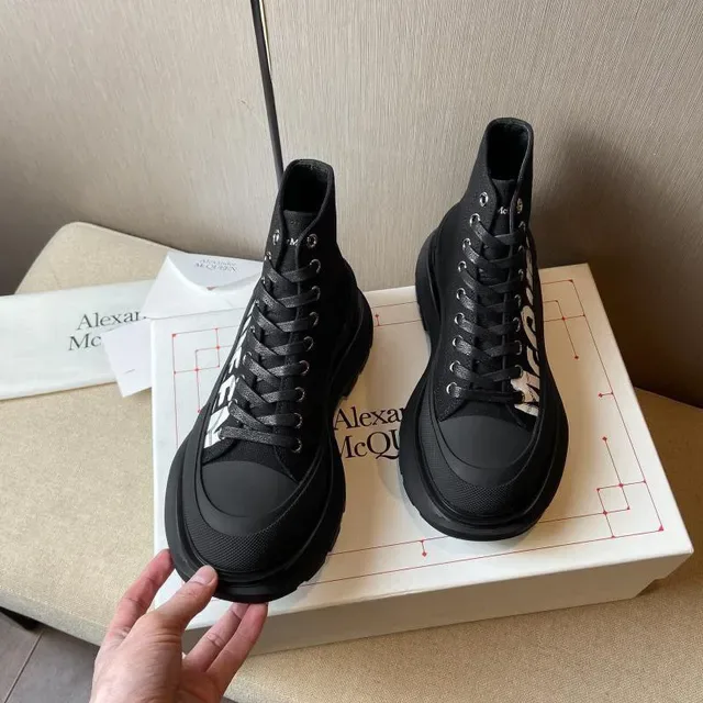 Alexander McQueen Bottes de Cheville Noir Blanc Upper Knit Logo Lateral Bold 5