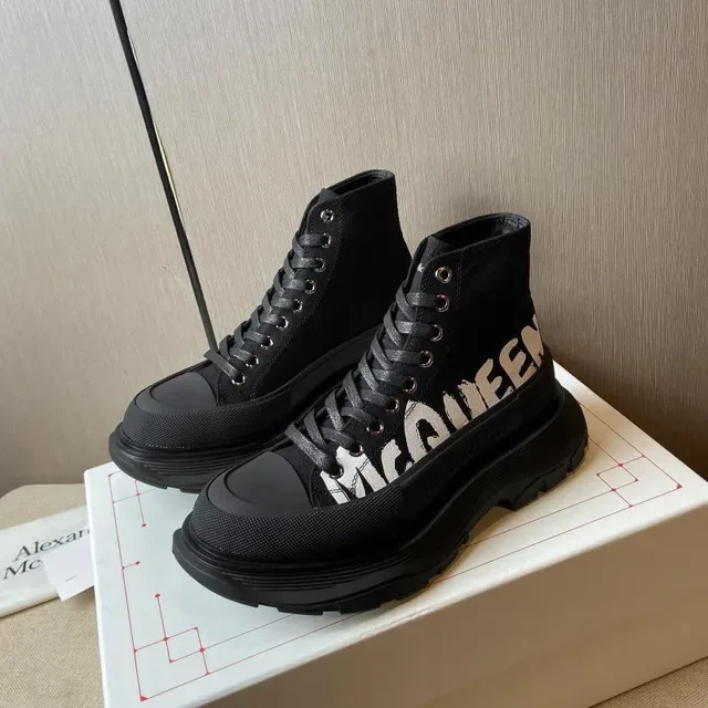 Alexander McQueen Bottes de Cheville Noir Blanc Upper Knit Logo Lateral Bold 7