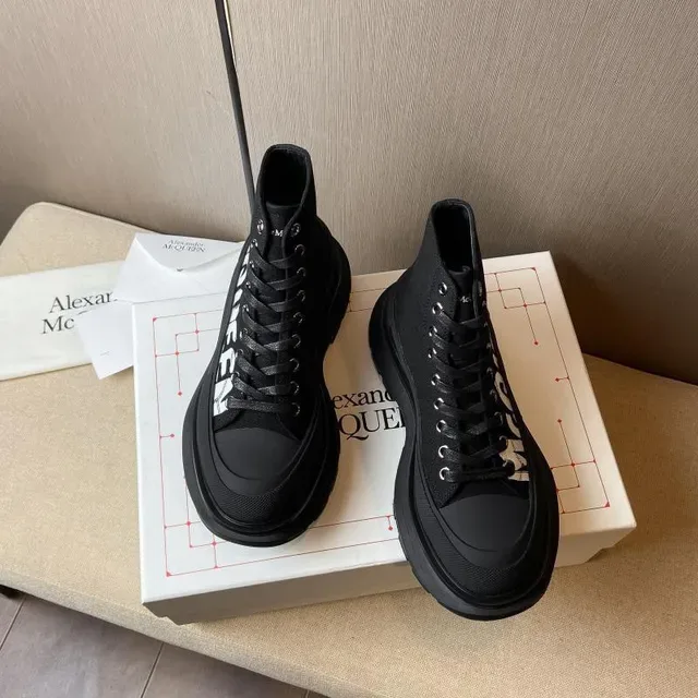 Alexander McQueen Bottes de Cheville Noir Blanc Upper Knit Logo Lateral Bold 8