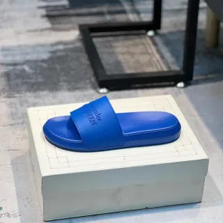 Alexander McQueen صندلات زرقاء مطاطرة