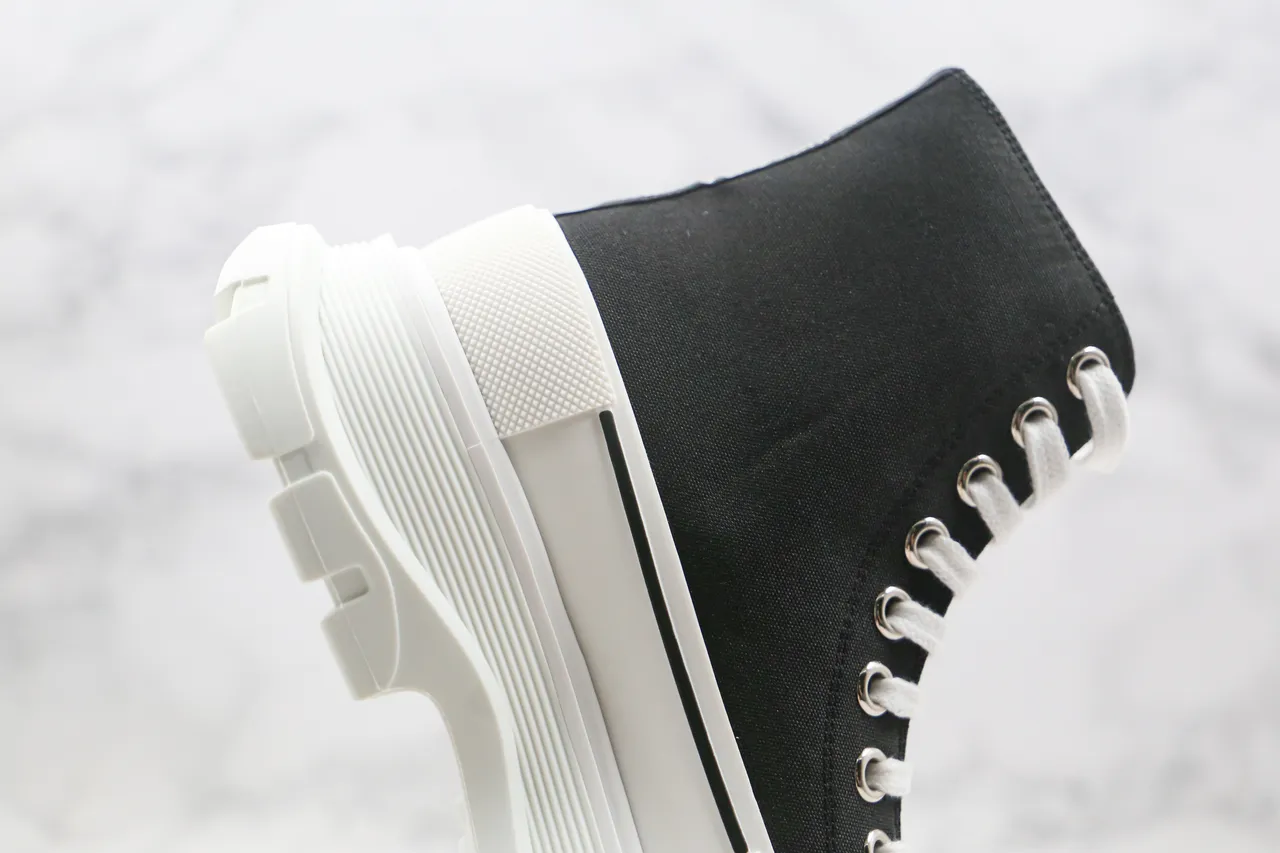 Alexander McQueen Oversized Sneaker Black and White Chunky Sneaker 6