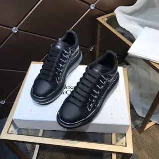 Alexander McQueen Oversized 黑白鞋底 磨砂皮革鞋面 生活方式运动鞋