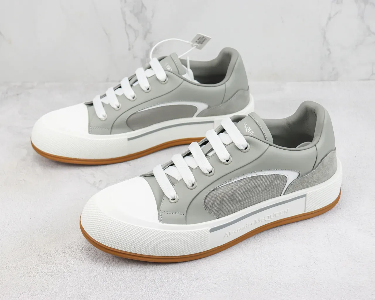 Alexander McQueen 超大号运动鞋 浅灰色 白 Gum 生活方式运动鞋 4