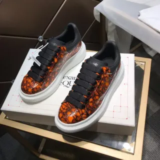 Alexander McQueen ओवरसाइज्ड नारंगी फटा चमड़ा लाइफस्टाइल स्नीकर्स