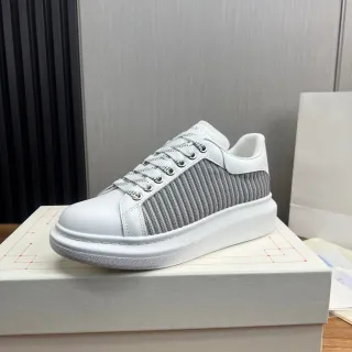 Alexander McQueen Oversized 白色和灰色 生活方式运动鞋
