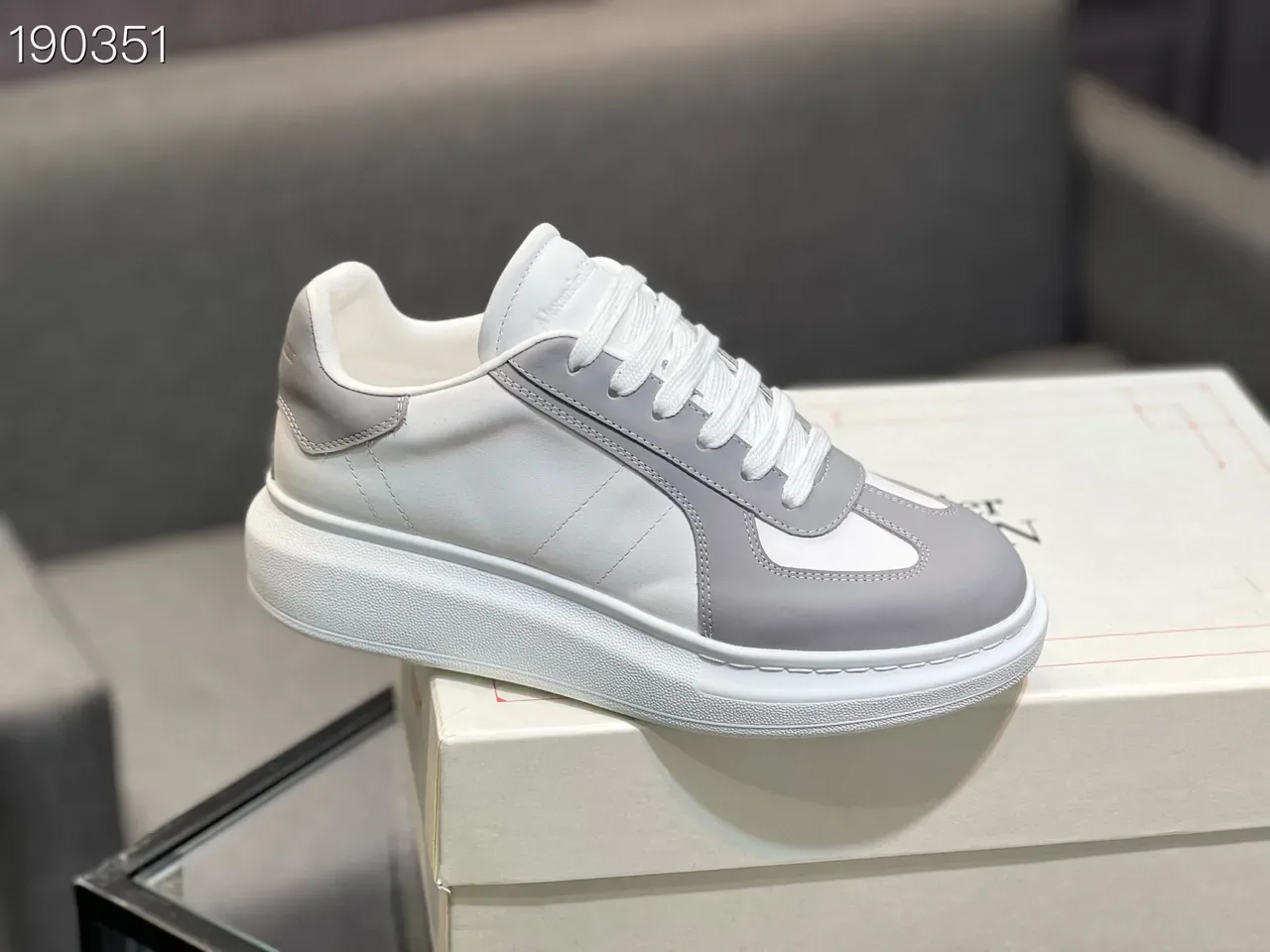 Alexander McQueen حذاء رياضي oversized أبيض و رمادي أسلوب الحياة حذاء رياضي 4