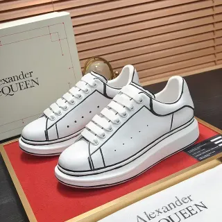Alexander McQueen ओवरसाइज स्नीकर सफेद काला चमड़ा आउटलाइन सिलाई लाइफस्टाइल स्नीकर