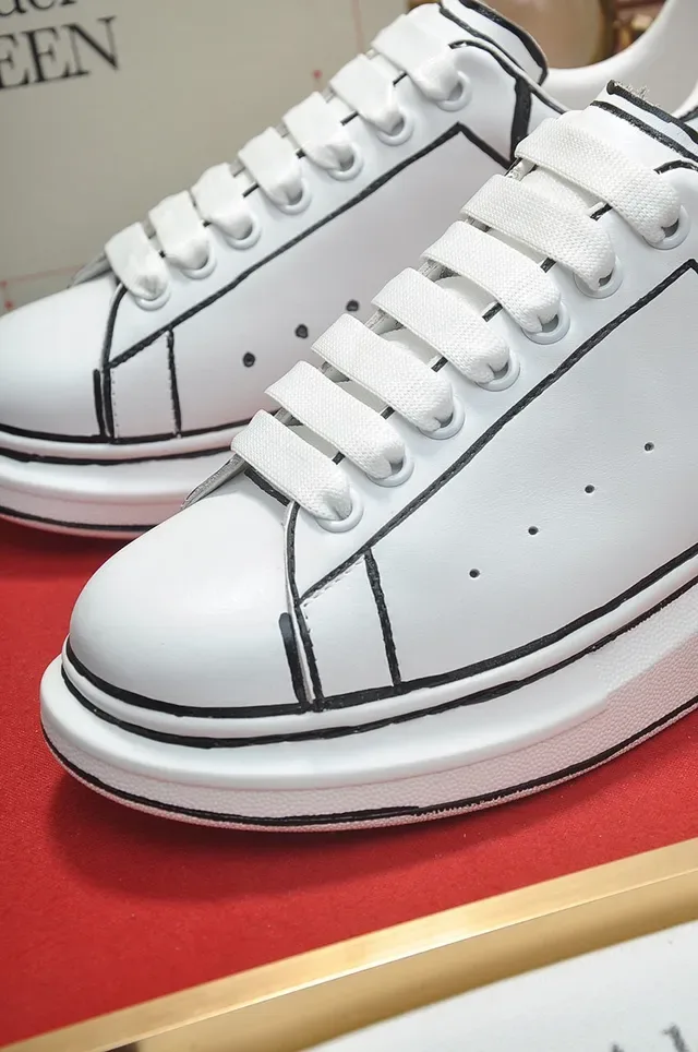 Alexander McQueen Oversized Sneaker White Black Leather Outline Stitching Lifestyle Sneakers 2