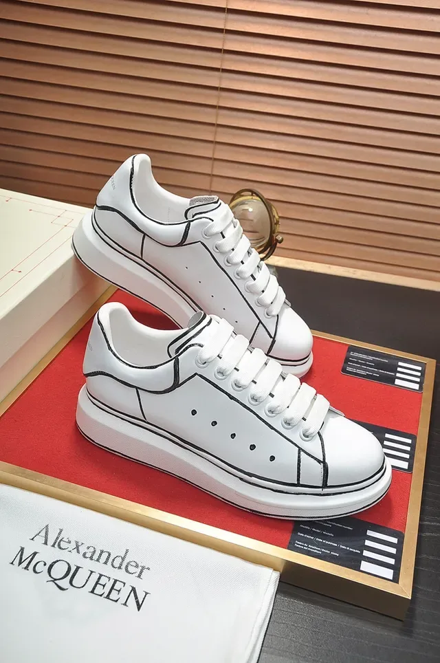 Alexander McQueen Oversized Sneaker White Black Leather Outline Stitching Lifestyle Sneakers 4
