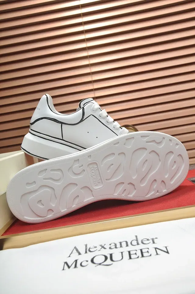 Alexander McQueen Oversized Sneaker White Black Leather Outline Stitching Lifestyle Sneakers 5