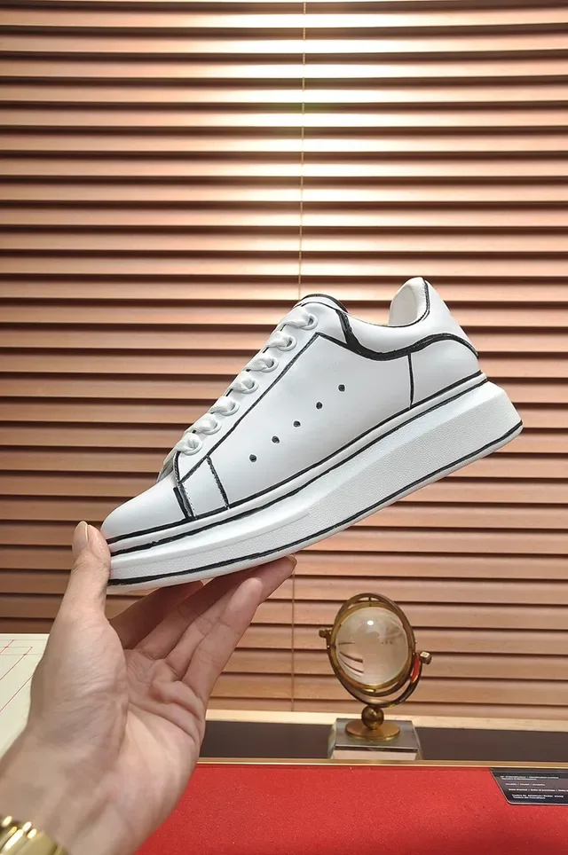 Alexander McQueen Oversized Sneaker White Black Leather Outline Stitching Lifestyle Sneakers 6