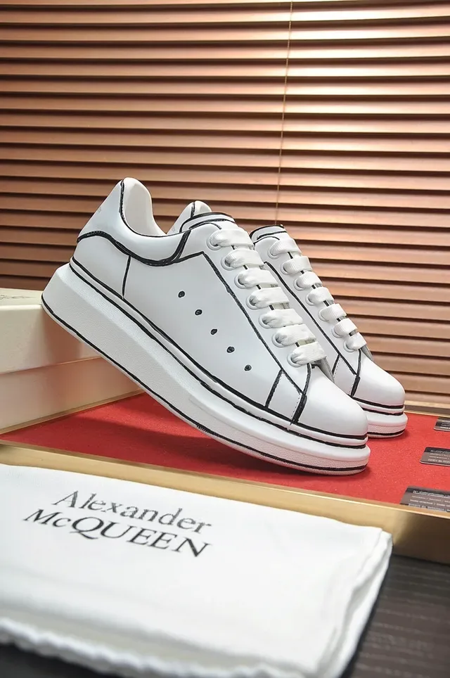 Alexander McQueen Oversized Sneaker White Black Leather Outline Stitching Lifestyle Sneakers 8