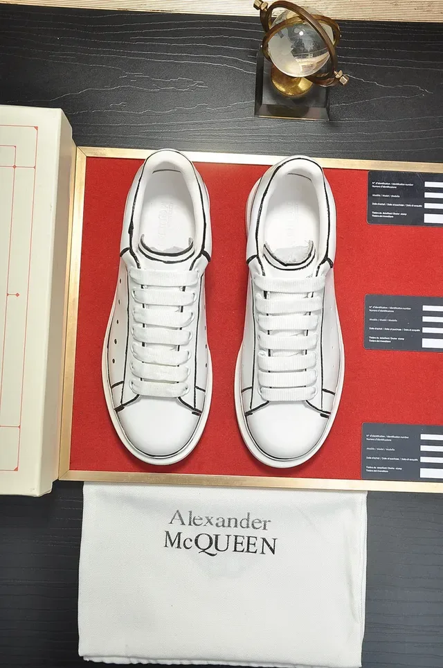Alexander McQueen Oversized Sneaker White Black Leather Outline Stitching Lifestyle Sneakers 9