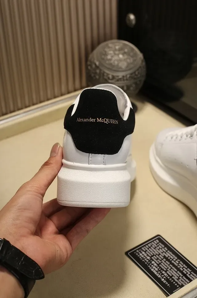 Alexander McQueen बड़ा स्नीकर सफेद काला आकृति मोटी प्लेटफॉर्म सोल जीवनशैली स्नीकर 2