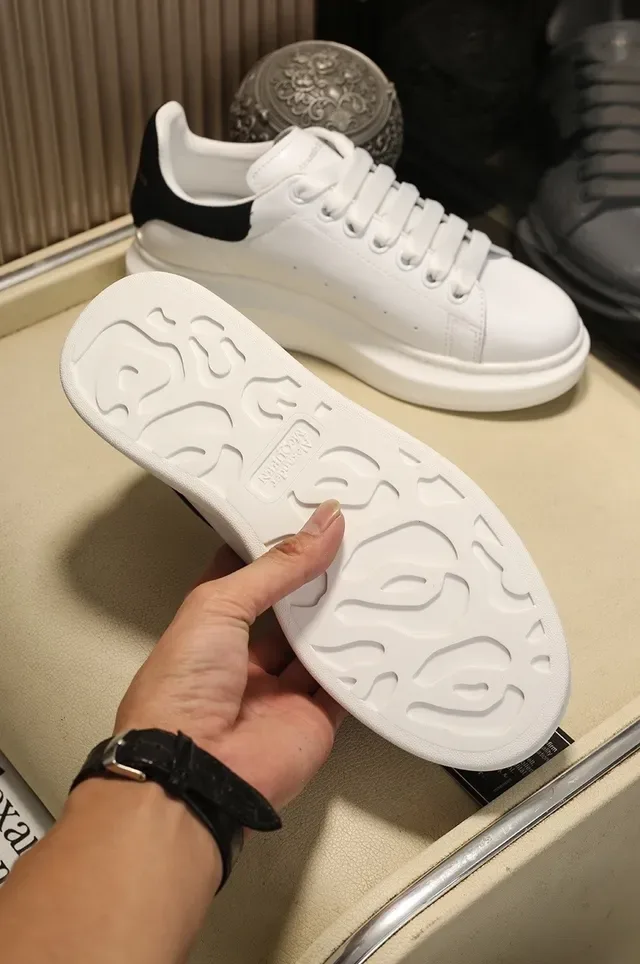 Alexander McQueen बड़ा स्नीकर सफेद काला आकृति मोटी प्लेटफॉर्म सोल जीवनशैली स्नीकर 5