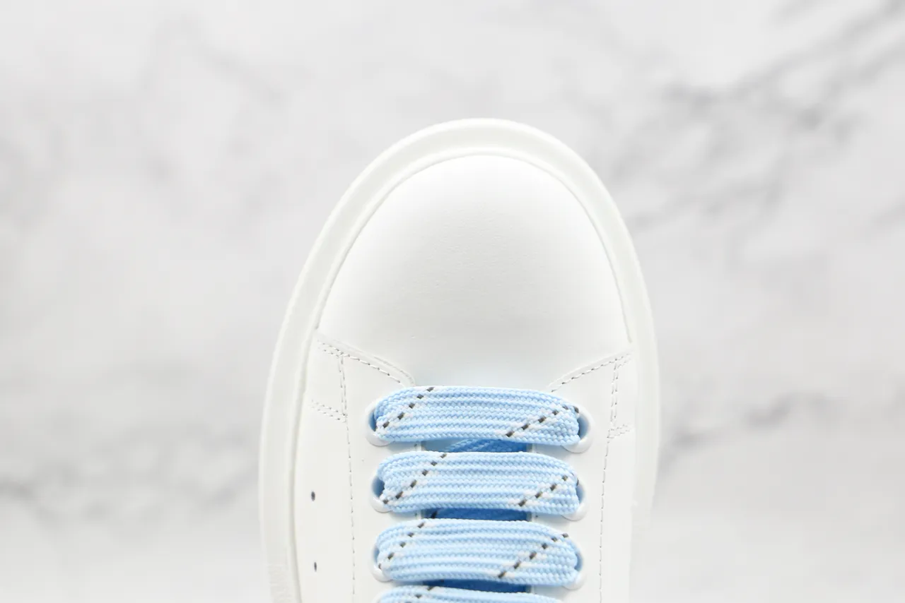 Alexander McQueen حذاء oversized قاع أبيض أزرق perforated vamp حذاء نمط حياة 5