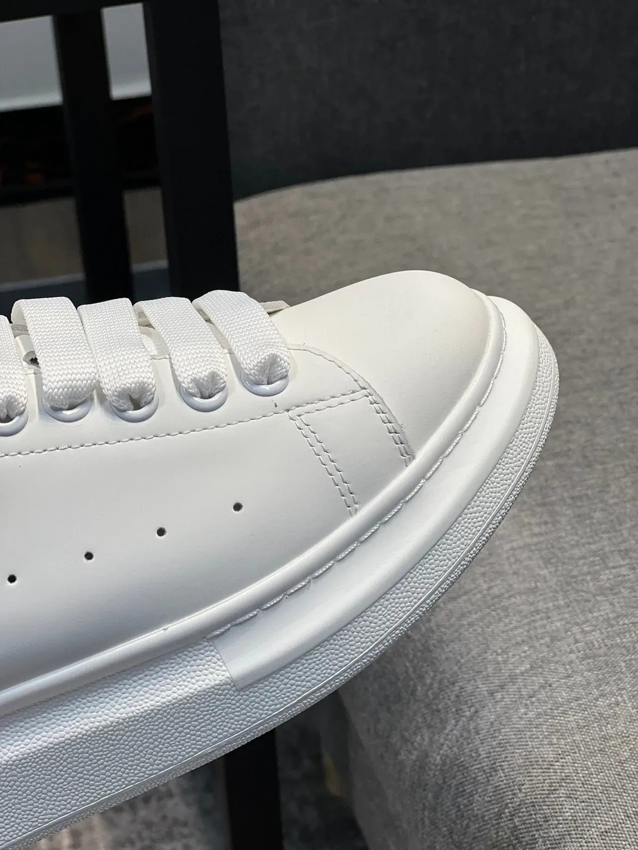 Alexander McQueen Oversized Sneaker White Green Platform Sole Smooth Leather Upper Lifestyle Sneakers 3