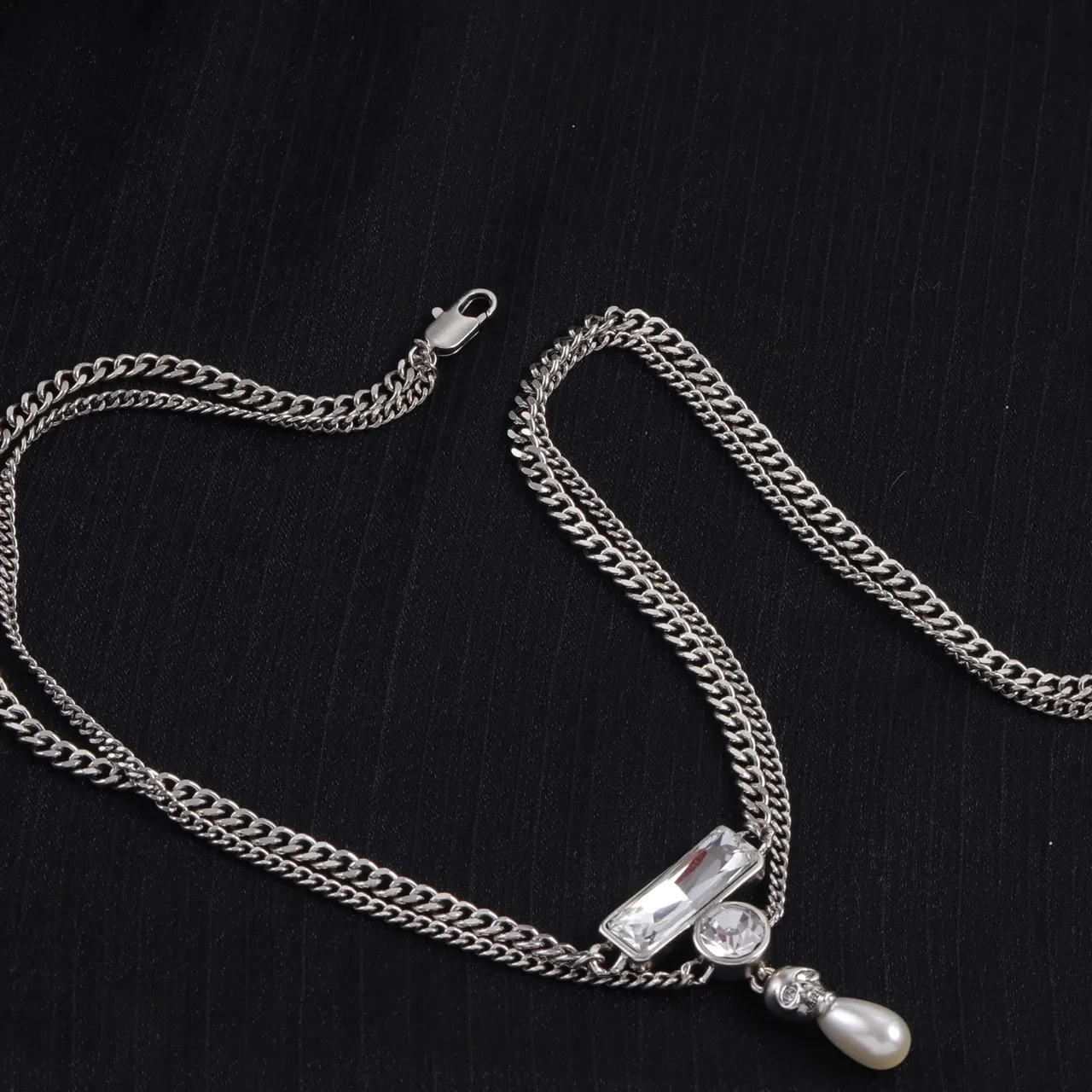 Alexander McQueen Skull and Pearl Pendant Necklace Silver Gold Double Curb Chain Motif Necklace 5