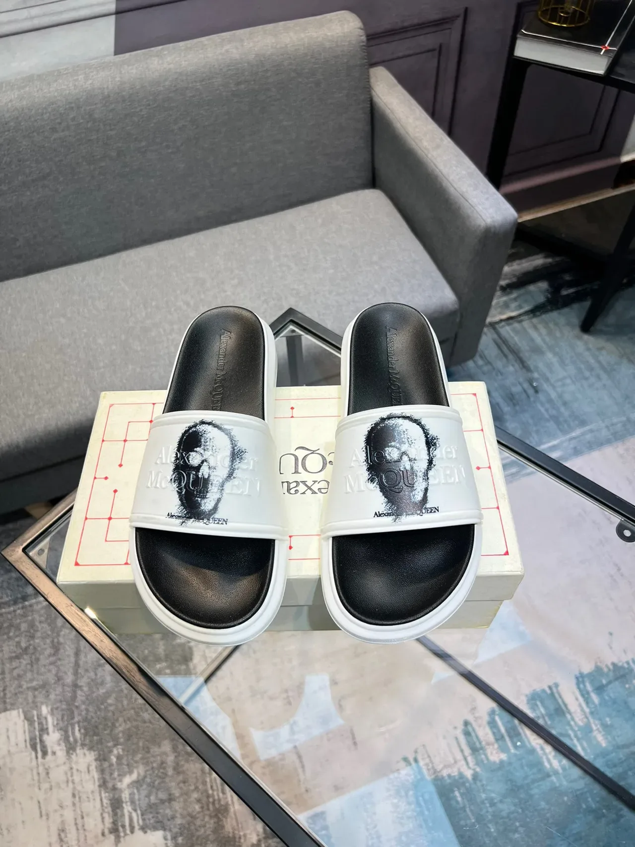 Alexander McQueen Slide Blancos y Negros 2