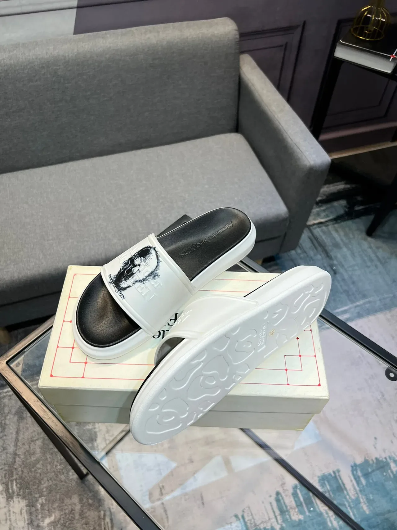 Alexander McQueen Slide Blancos y Negros 4