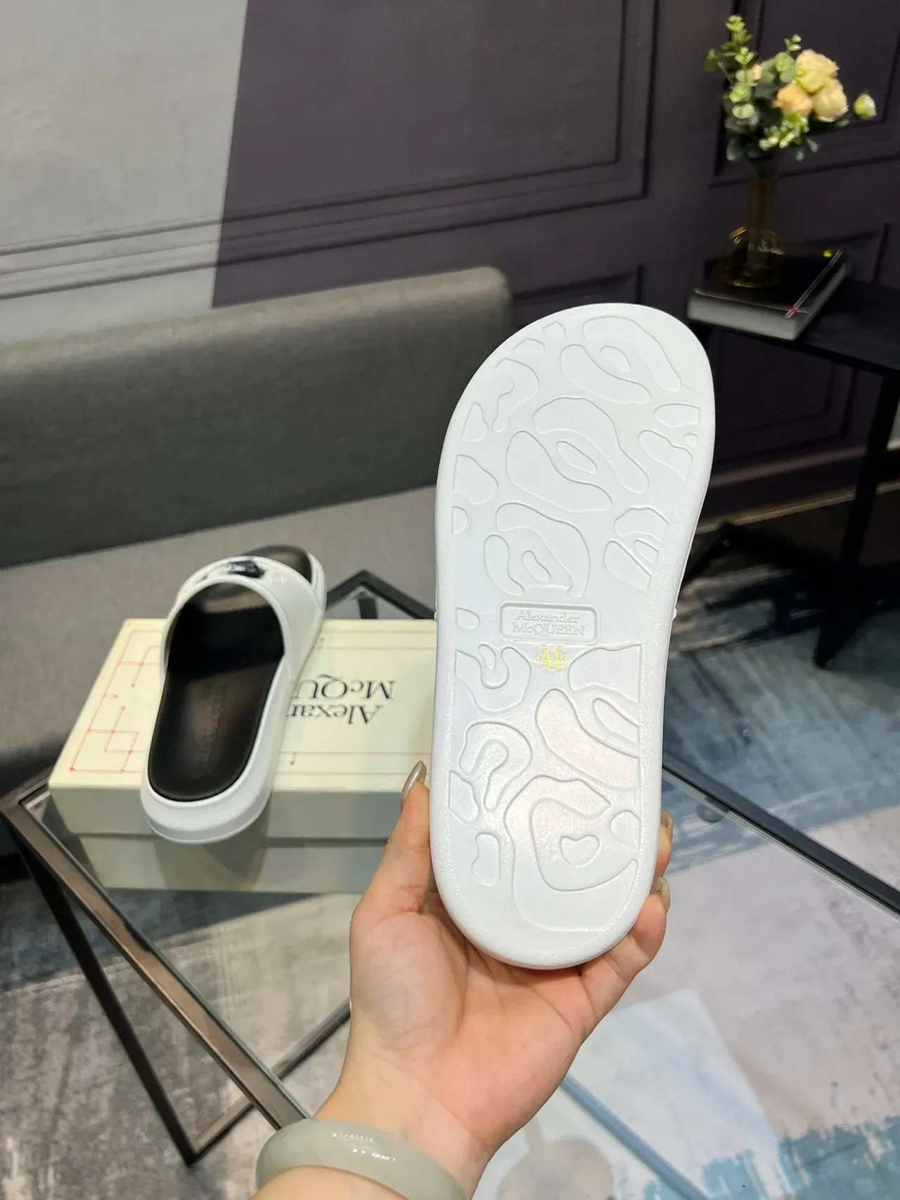 Alexander McQueen Slide Blancos y Negros 7