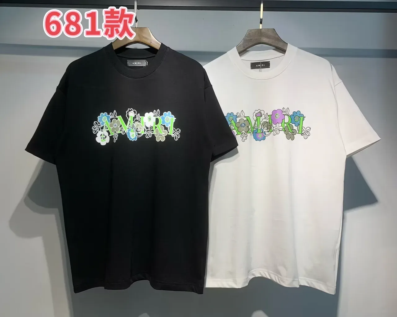 Camiseta gráfica Amiri com logo floral 11