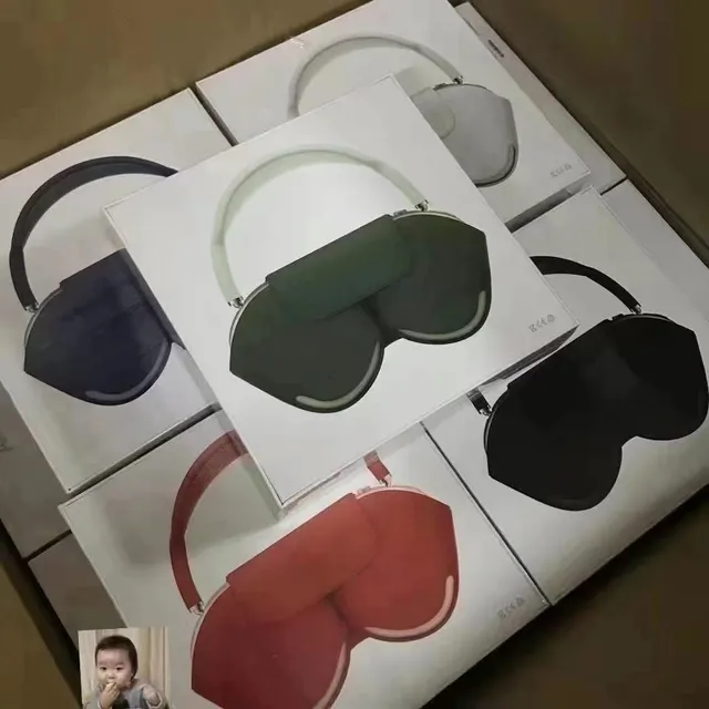 Apple AirPods Max Over-Ear Headphones 3