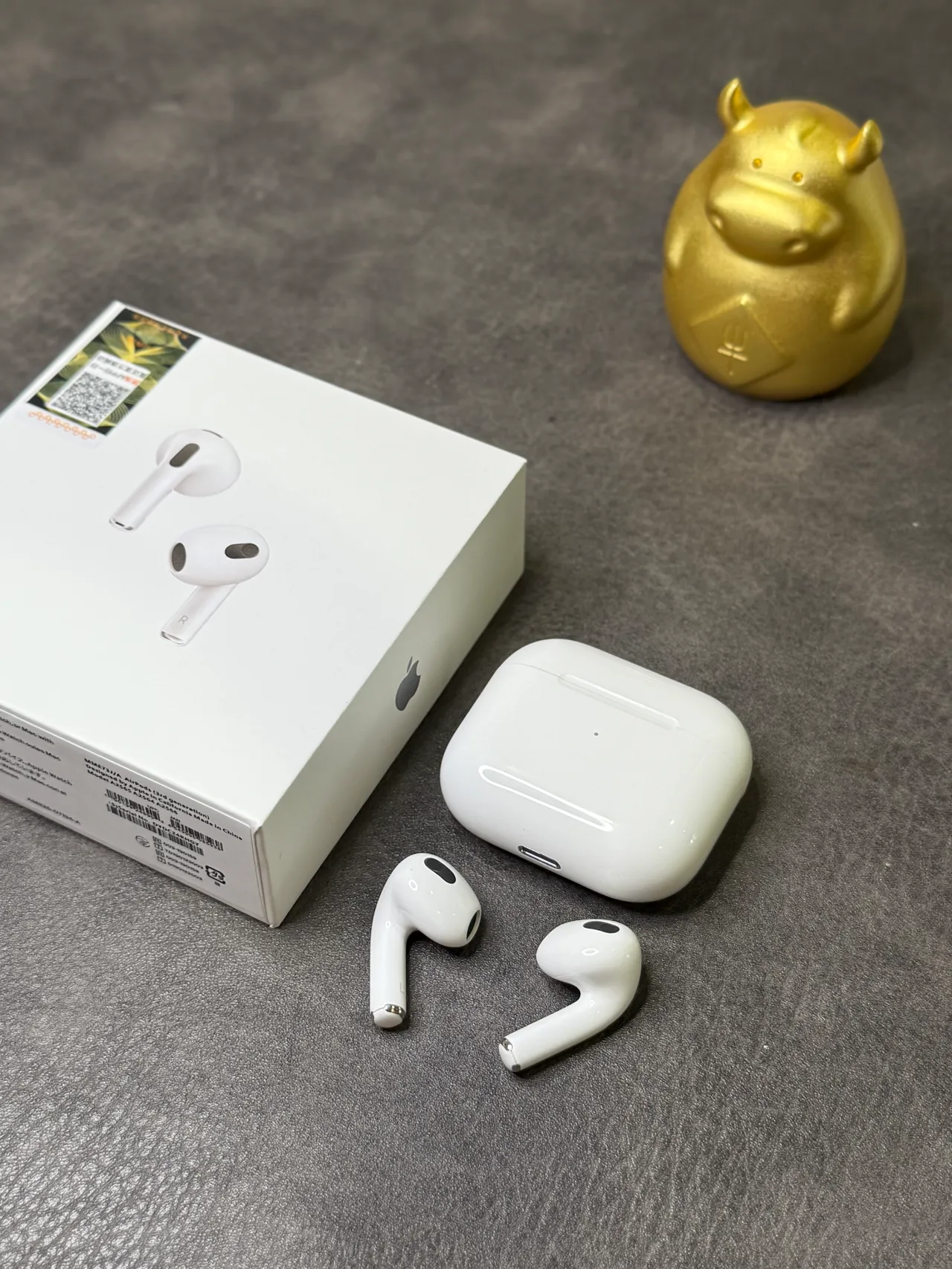 Apple AirPods Third Generation White TWS Earbuds 9