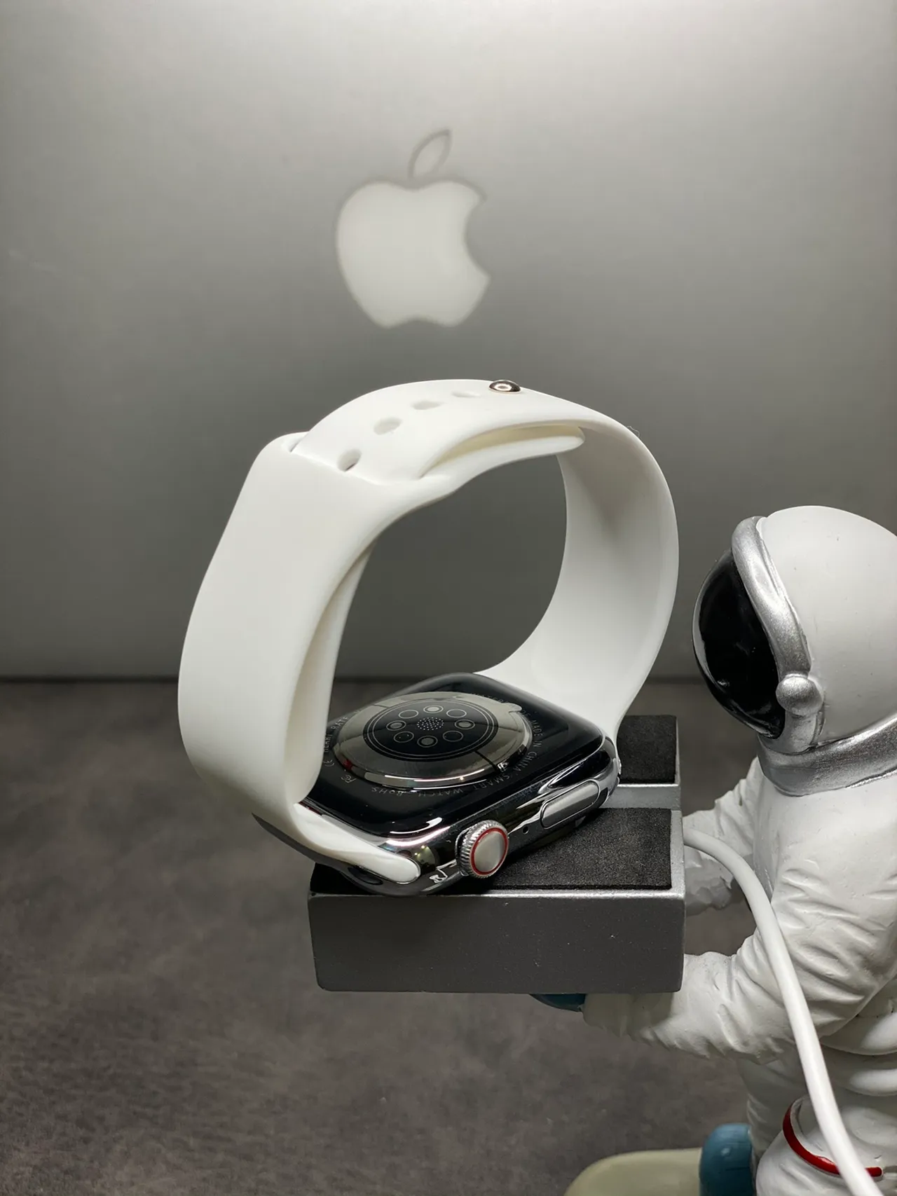 Apple Watch सफेद चांदी समतल-धारीदार स्टेनलेस स्टील केस स्पोर्ट बैंड स्पोर्ट्स वॉच 2