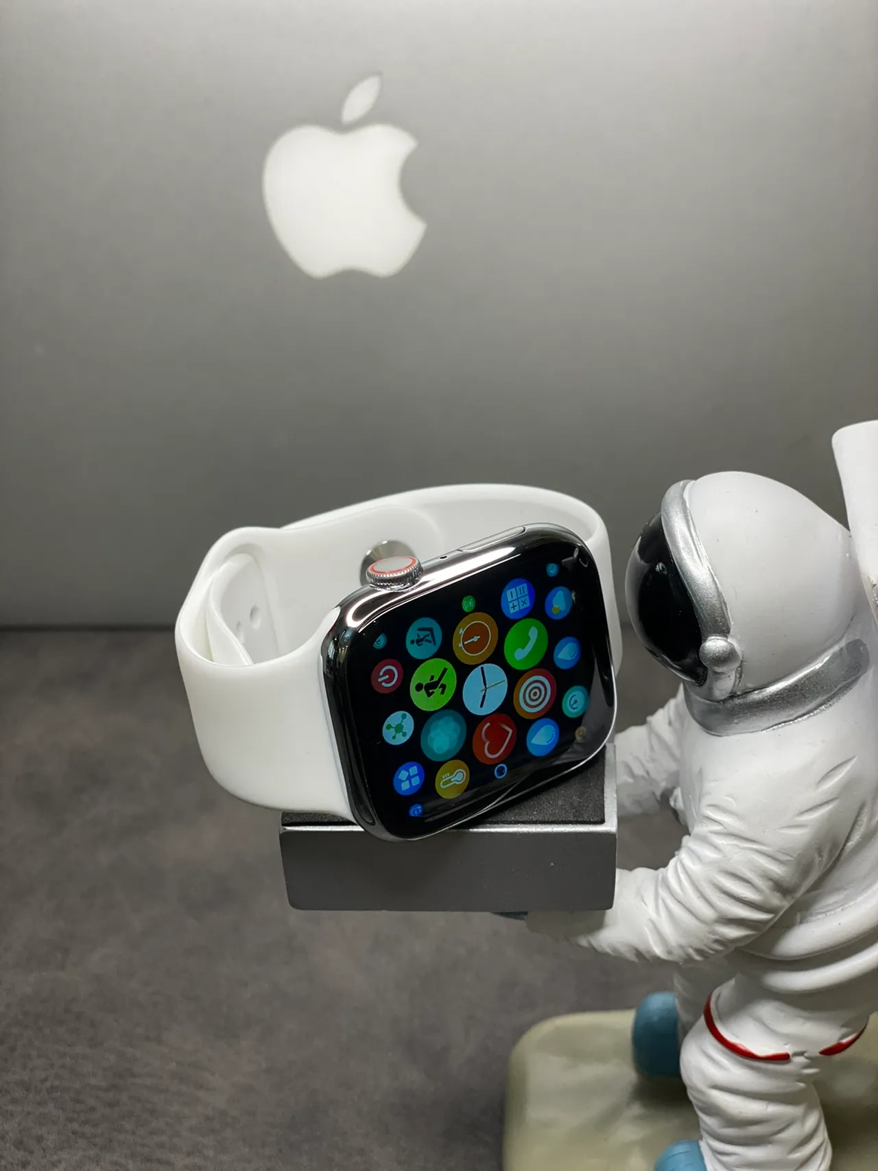 Apple Watch सफेद चांदी समतल-धारीदार स्टेनलेस स्टील केस स्पोर्ट बैंड स्पोर्ट्स वॉच 5
