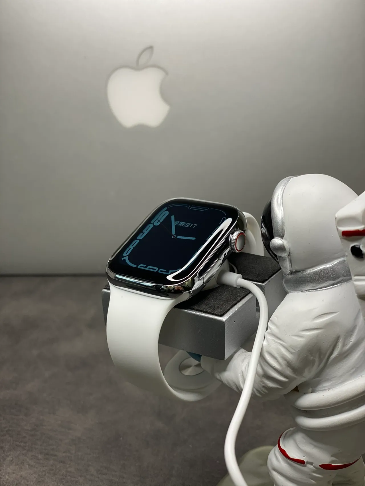 Apple Watch सफेद चांदी समतल-धारीदार स्टेनलेस स्टील केस स्पोर्ट बैंड स्पोर्ट्स वॉच 6