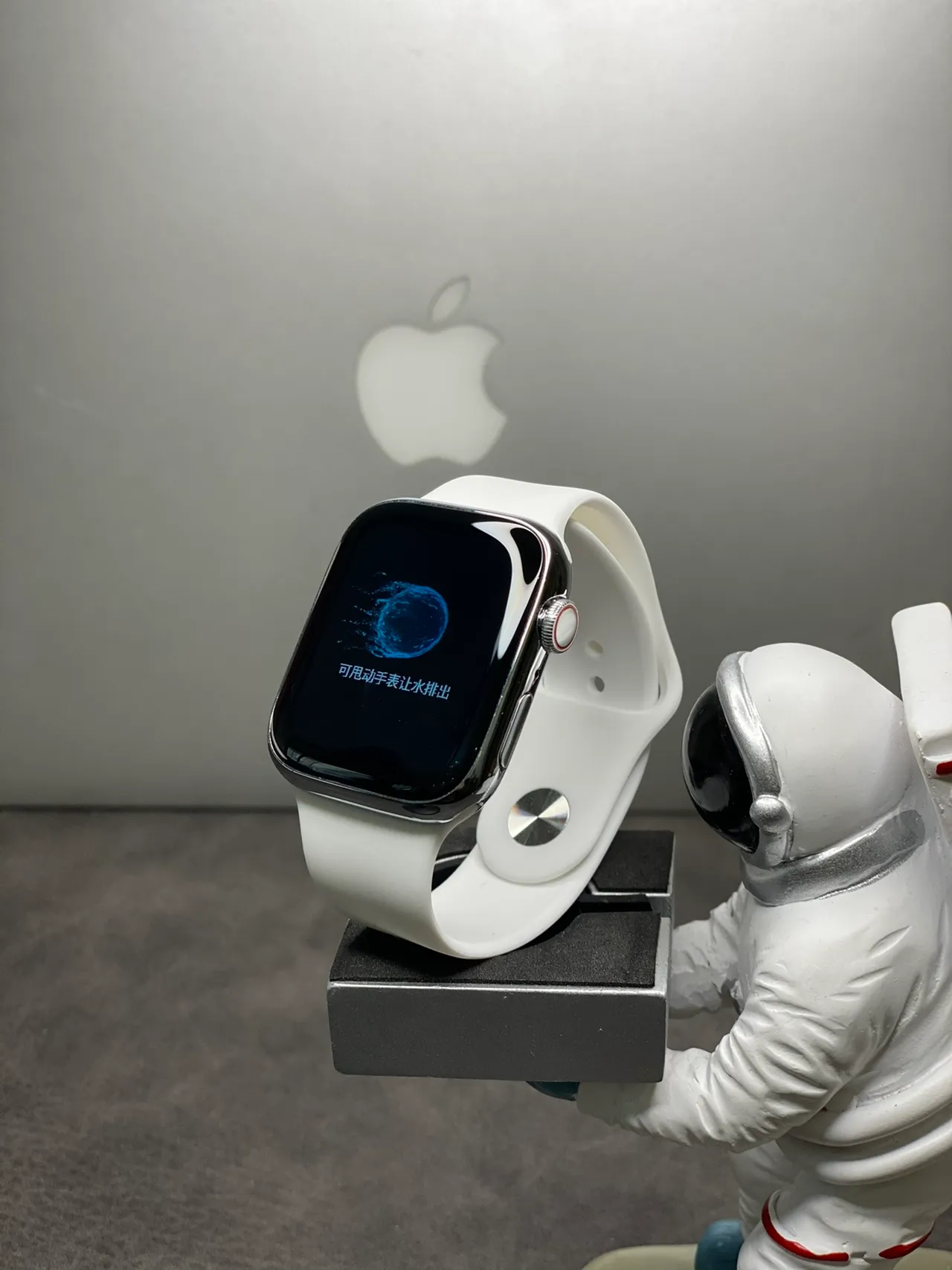 Apple Watch सफेद चांदी समतल-धारीदार स्टेनलेस स्टील केस स्पोर्ट बैंड स्पोर्ट्स वॉच 8