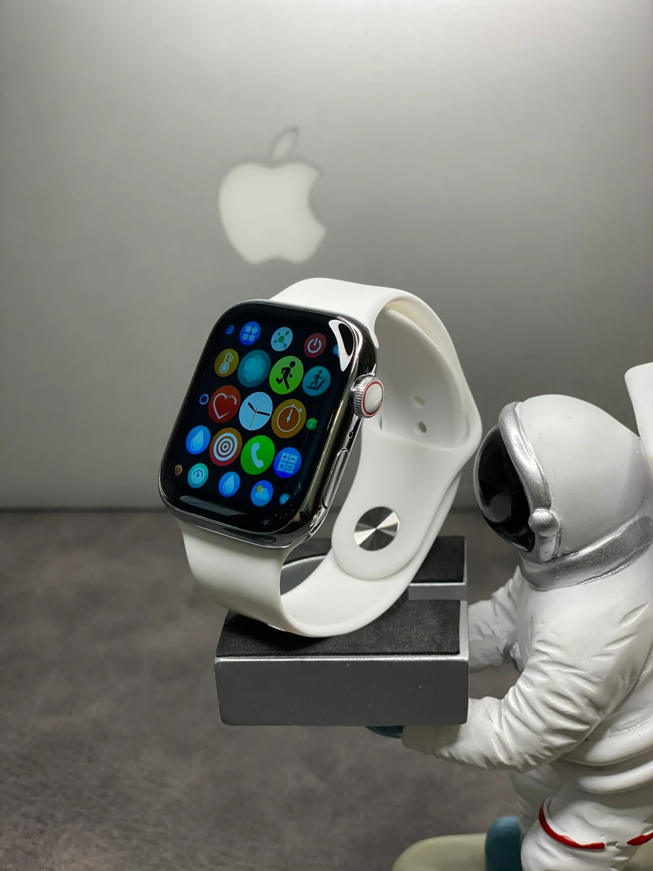 Apple Watch सफेद चांदी समतल-धारीदार स्टेनलेस स्टील केस स्पोर्ट बैंड स्पोर्ट्स वॉच 9
