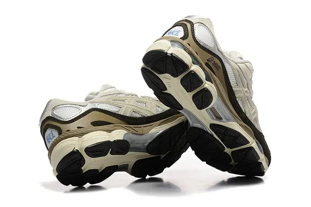 ASICS বেইজ কালো লেয়ার্ড সিন্থেটিক ওভারলে মেশ আপার রানিং জুতা 4
