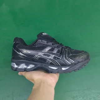 ASICS Gel-Kayano 黑银跑鞋