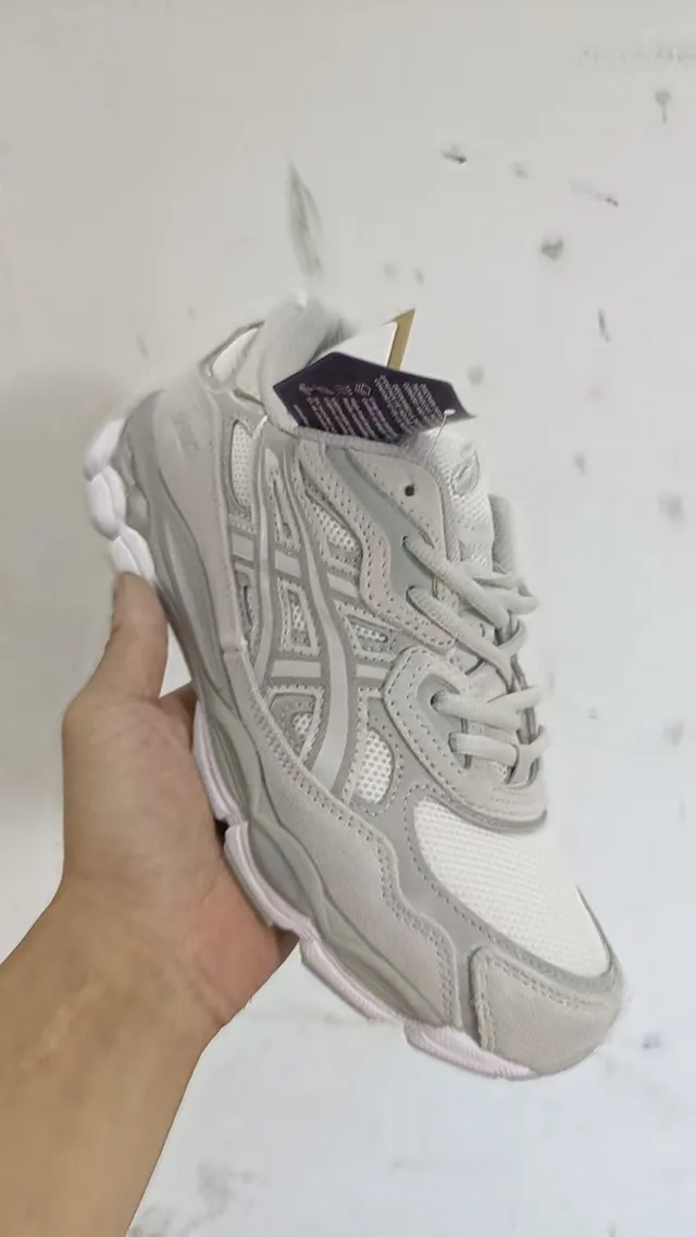 ASICS Gel-Kayano 灰白色生活方式运动鞋 2