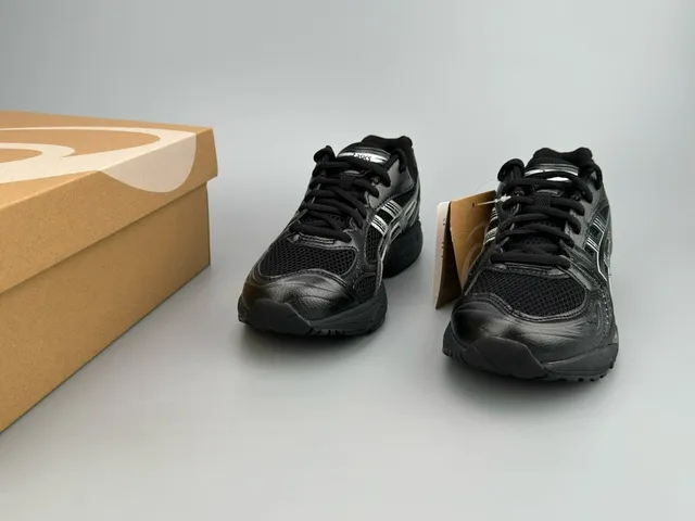 ASICS Gel-Nimbus Black Silver Running Shoes 4