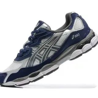 ASICS 海军银色网布和合成叠层鞋面 多层级中底 跑鞋