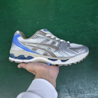 ASICS चांदी नीला जाली और सिंथेटिक ओवरले अपर मेटैलिक फिनिश रनिंग जूते