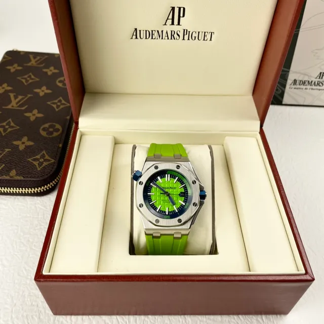Audemars Piguet Royal Oak Offshore Diver verde lima relógio mecânico 2
