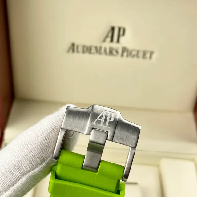 Audemars Piguet Royal Oak Offshore Diver verde lima relógio mecânico 3