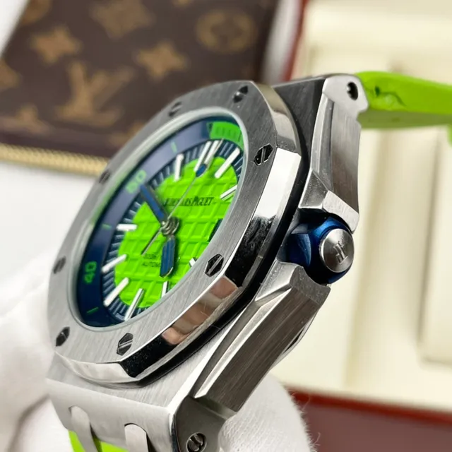 Audemars Piguet Royal Oak Offshore Diver verde lima relógio mecânico 6
