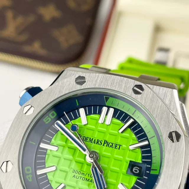 Audemars Piguet Royal Oak Offshore Diver verde lima relógio mecânico 8